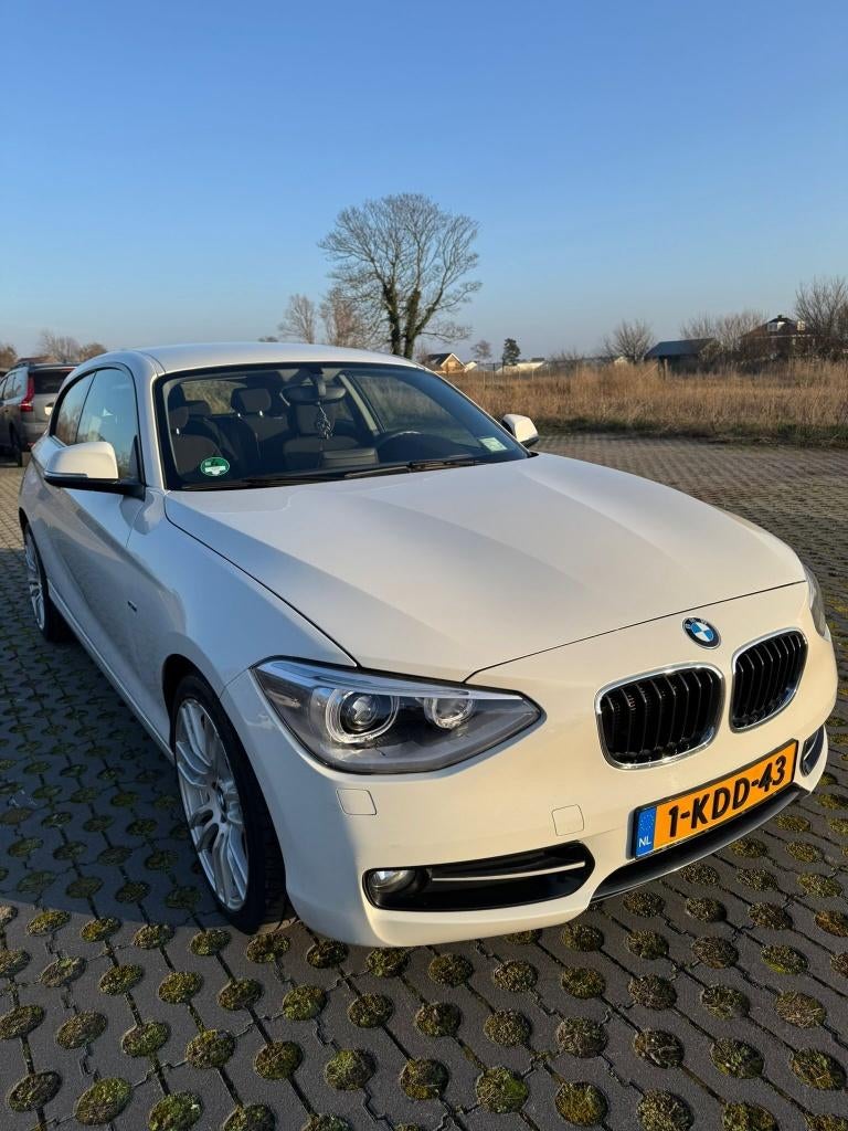 BMW 1-Serie 116I SPORTIEF/AUTOMAAT, Auto's, 1280 kg, 4 cilinders, Wit, Origineel Nederlands