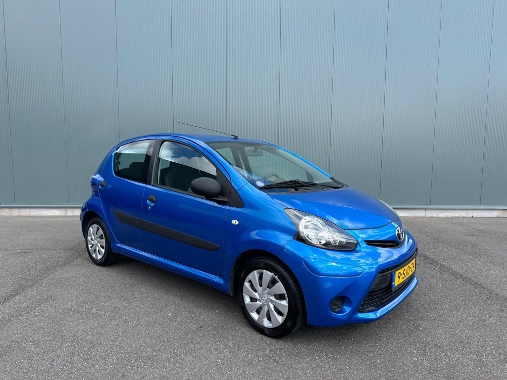 Toyota Aygo 1.0 VVT-i Now AIRCO | NAP ! (bj 2013), Auto's, Euro 5, Origineel Nederlands, Bedrijf, Handgeschakeld