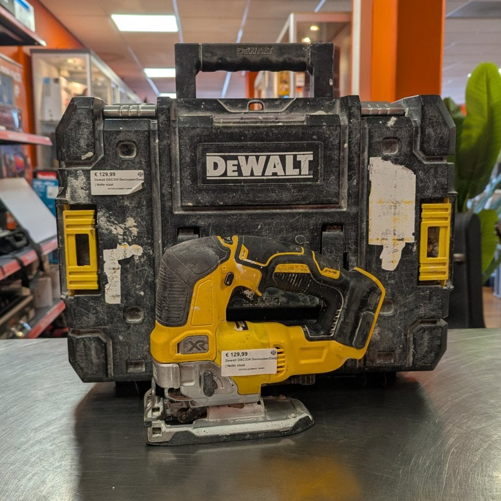 Dewalt DSC334 DecoupeerZaag | Nette staat, Doe-het-zelf en Verbouw, Dewalt, Zo goed als nieuw, Support@dewalt.com, 701 E. Joppa Road
Towson, MD 21286
USA