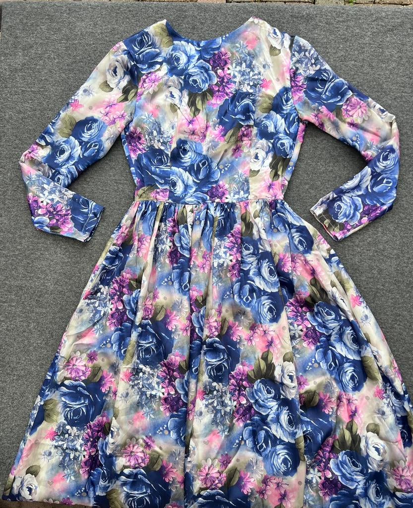 Luxe lange satijnen jurk met bloemenprint – maat XS/S, Ophalen of Verzenden, Zo goed als nieuw, Roze, Maat 34 (XS) of kleiner