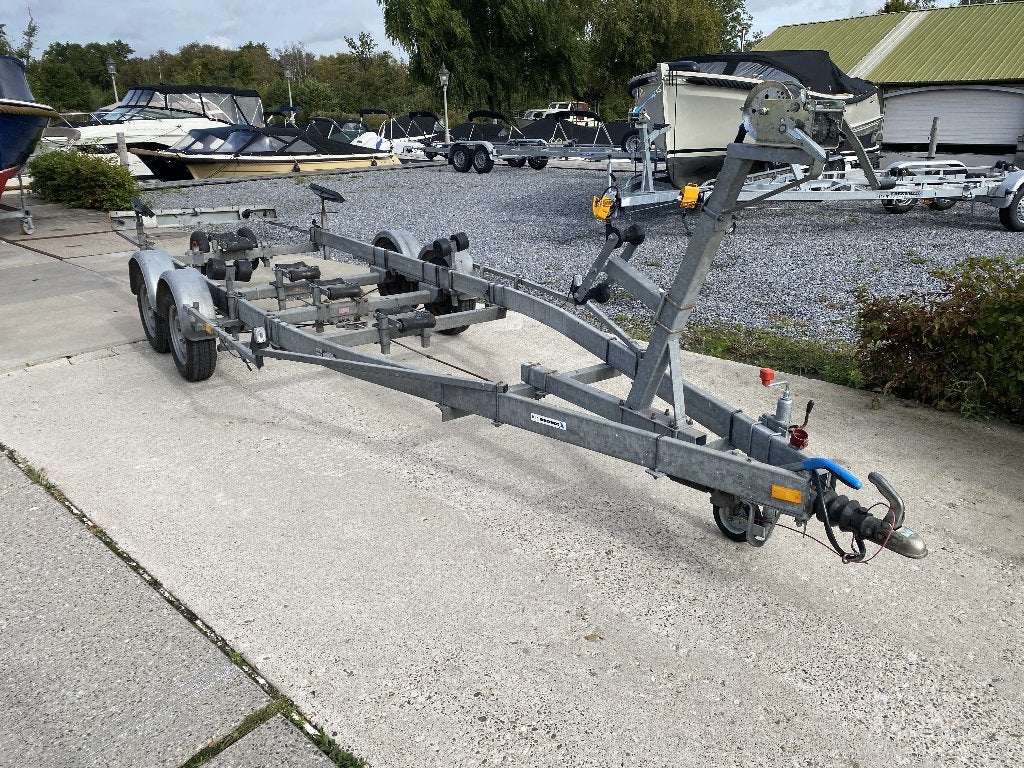 Kalf boottrailer 2000kg tandemas geremd, Watersport en Boten, Ophalen, Gebruikt, 1500 tot 3000 kg, Sloepentrailer