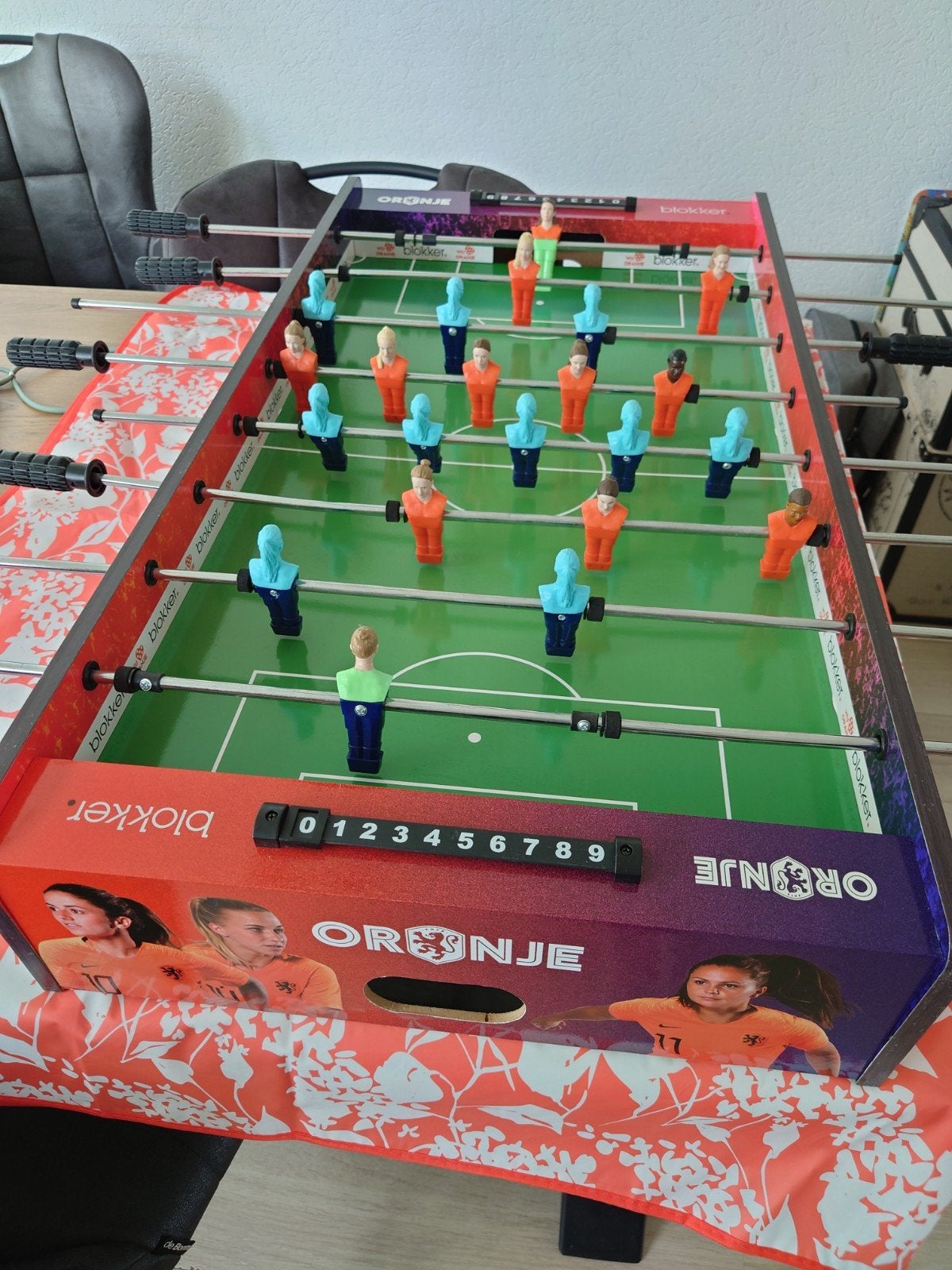 Blokker Oranje KNVB  Leeuwinnen Voetbaltafel, Ophalen, Zo goed als nieuw