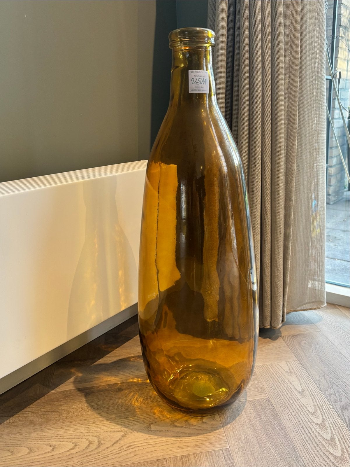 Grote decoratieve vaas van amberkleurig glas, 75 cm hoog, Huis en Inrichting, Woonaccessoires | Vazen, Ophalen, Zo goed als nieuw