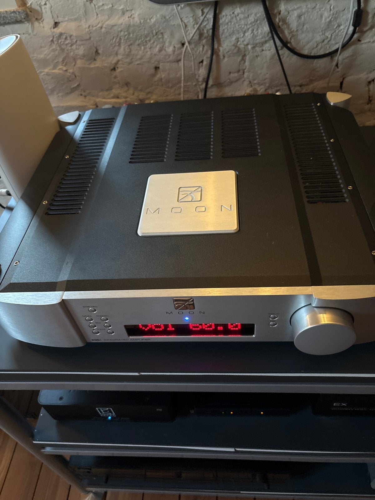 Moon 600 v2