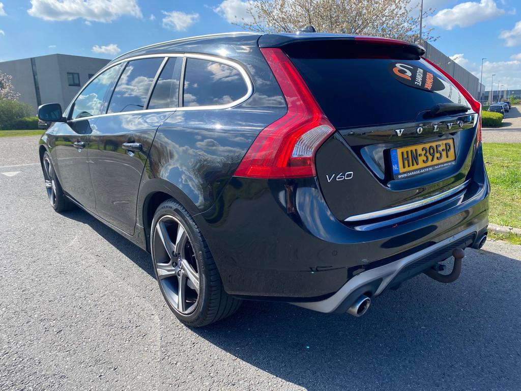 Volvo V60 | 2015 | 2.4 D6 Twin Engine R-Design | Automaat |, Automaat, Zwart, Vierwielaandrijving, 1880 kg