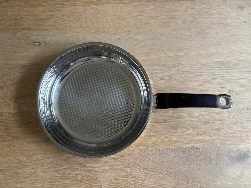 Fissler Koekenpan 28cm - Nauwelijks gebruikt, inductie, Inductieplaat, Ophalen of Verzenden, Zo goed als nieuw, Rvs