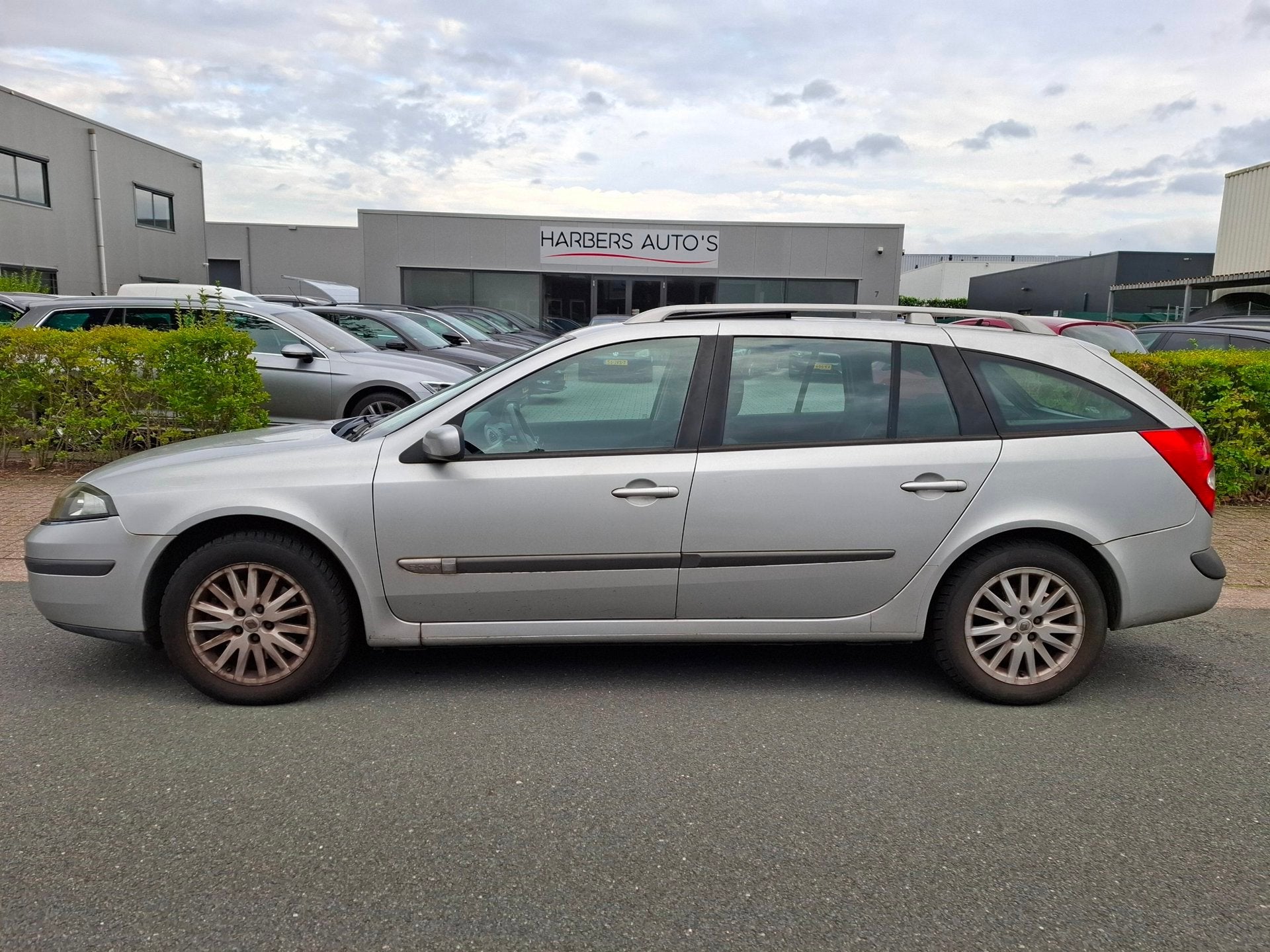 Renault Laguna Grand Tour 2.0-16V Business CLIMA/CRUISE/NAVI, Auto's, Voorwielaandrijving, Gebruikt, 4 cilinders, Automatische klimaatregeling