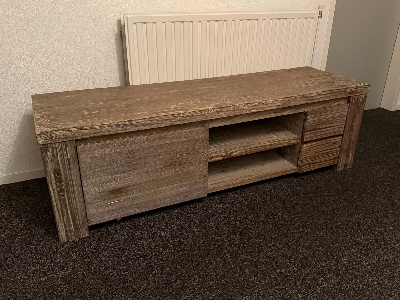 Gratis af te halen: Robuust houten tv-meubel, Huis en Inrichting, Ophalen, Gebruikt, 150 tot 200 cm, Minder dan 100 cm
