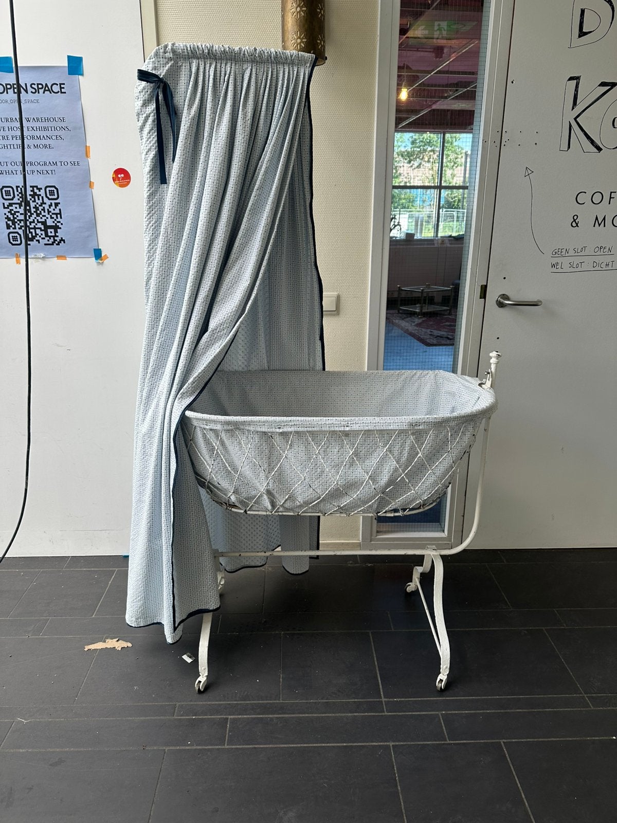 Antike Babywieg, Ophalen, Zo goed als nieuw