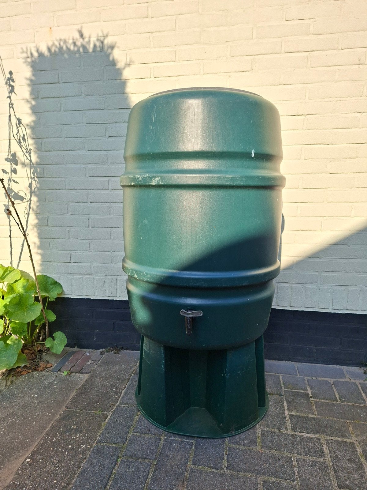 Regenton met kraantjes en standaard, Tuin en Terras, Ophalen, Gebruikt, Kunststof, Met kraantje