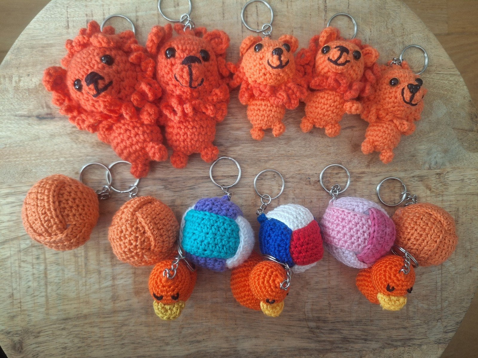 Gehaakte sleutelhanger oranje/voetbal, Verzenden, Nieuw, Knuffels