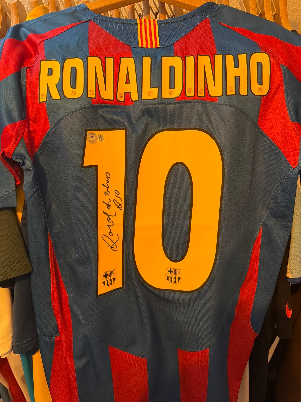 FC Barcelona Ronaldinho Thuisshirt Gesigneerd Maat M, Maat M, Ophalen of Verzenden, Zo goed als nieuw, Shirt