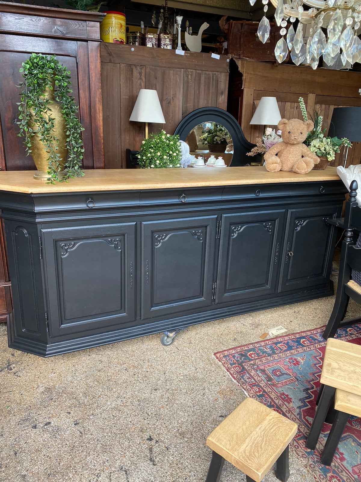 Orachtig gerestykd dressoir van 240 cm, Huis en Inrichting, Ophalen of Verzenden, Zo goed als nieuw, 25 tot 50 cm, 200 cm of meer