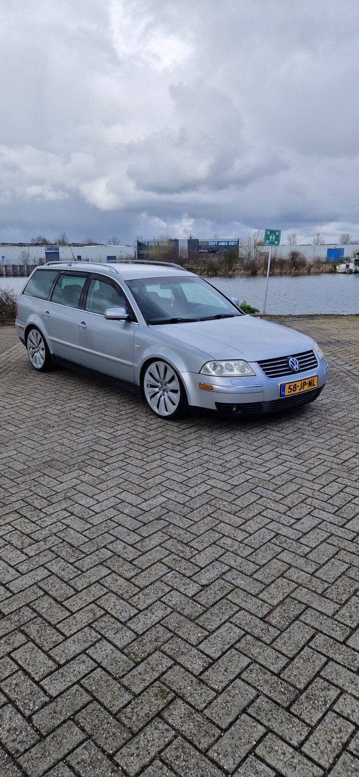 Volkswagen Passat 1.8 Variant 110KW 2002 Grijs, Ophalen