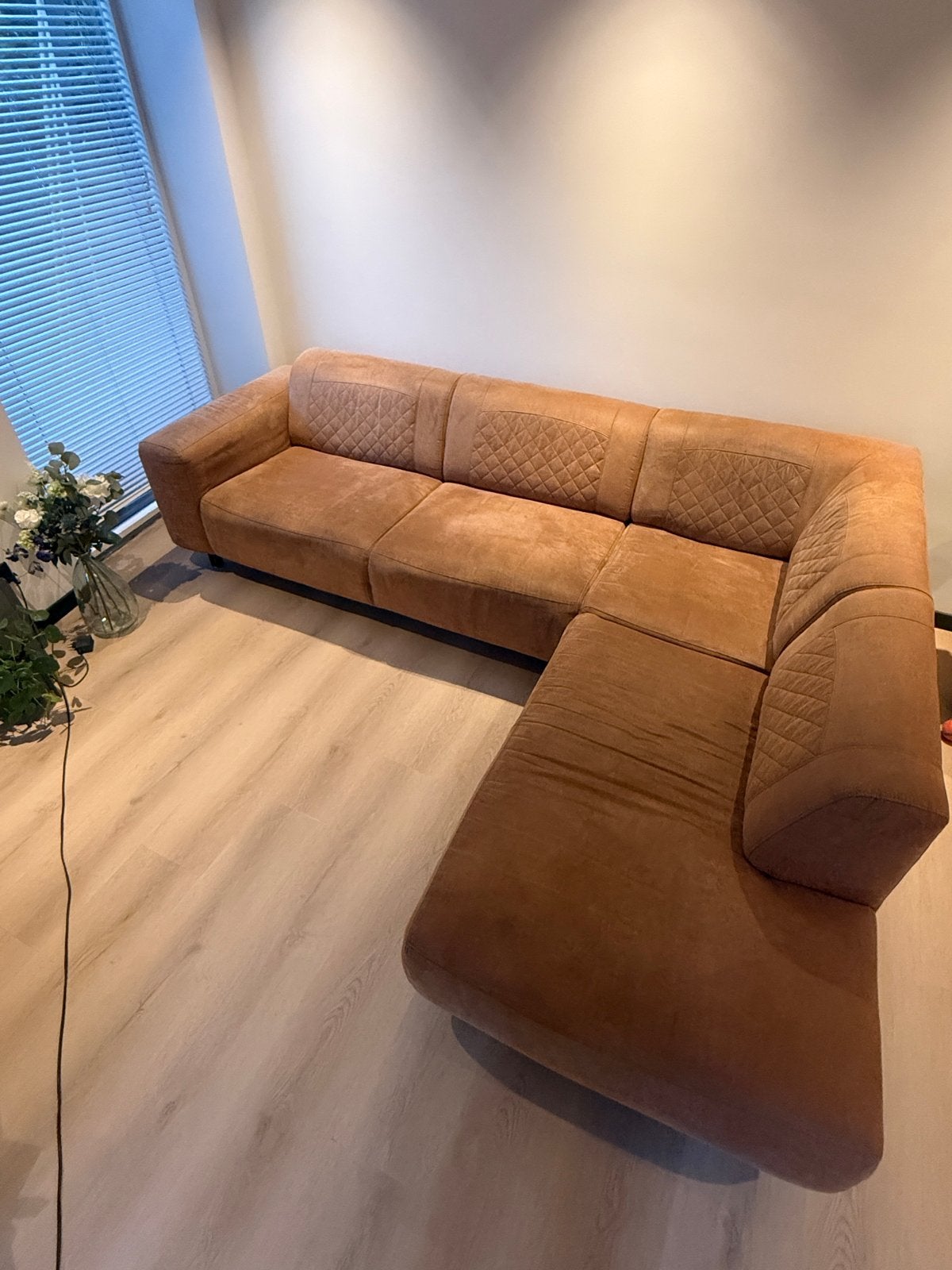 Comfortabele hoekbank in bruin stof, Ophalen, 250 tot 300 cm, Gebruikt, 100 tot 125 cm