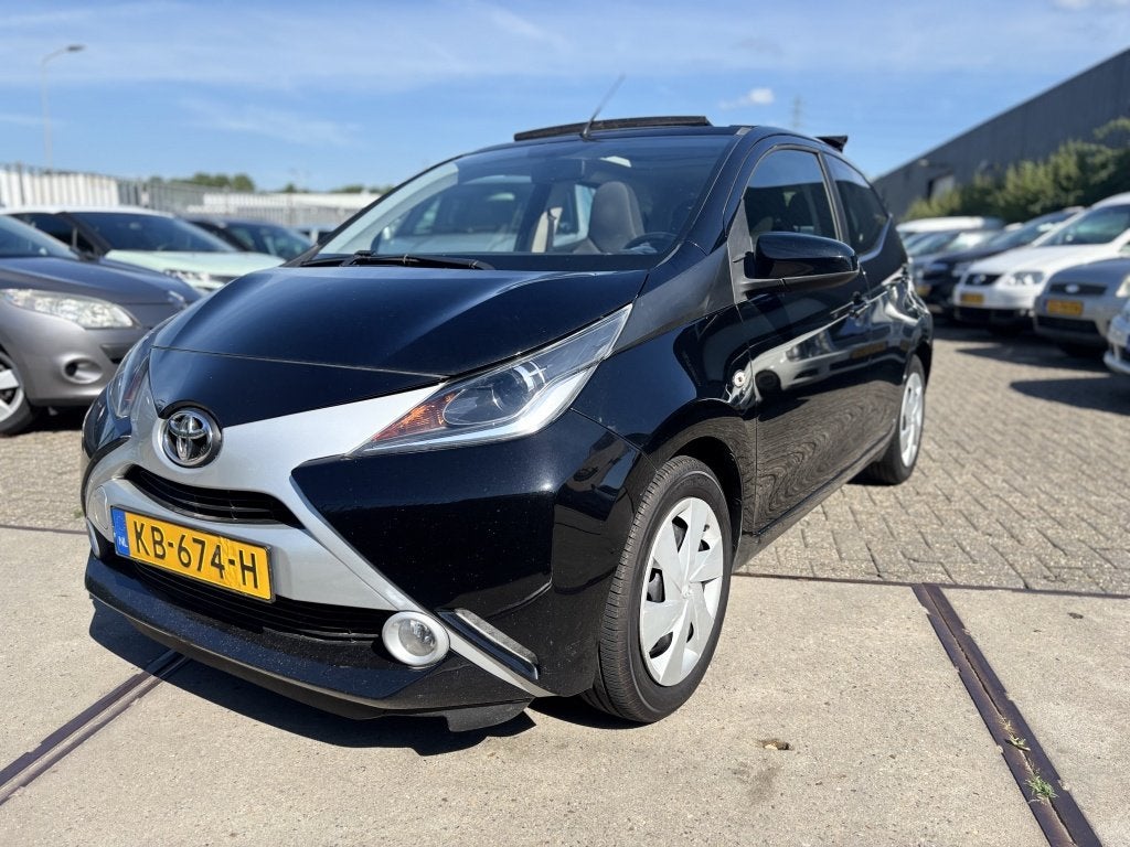 Toyota Aygo 1.0 VVT-i x-wave AIRCO!CABRIO! (bj 2016), Gebruikt, Euro 6, 4 stoelen, Zwart