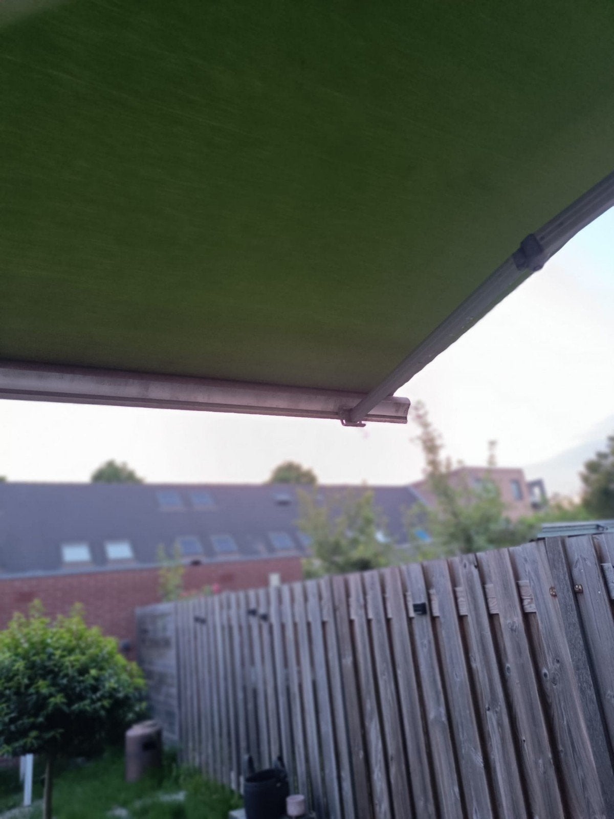 Zonnescherm 360 cm breed - Groen knikarmscherm, Ophalen, Gebruikt, 150 tot 300 cm, 250 cm tot 450 cm