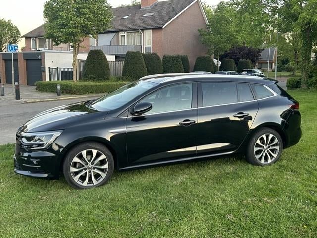 Renault Megane Estate, 1.3 TCe 140PK Bus. Edition One Zwart, Navigatiesysteem, 4 cilinders, Zwart, Leder