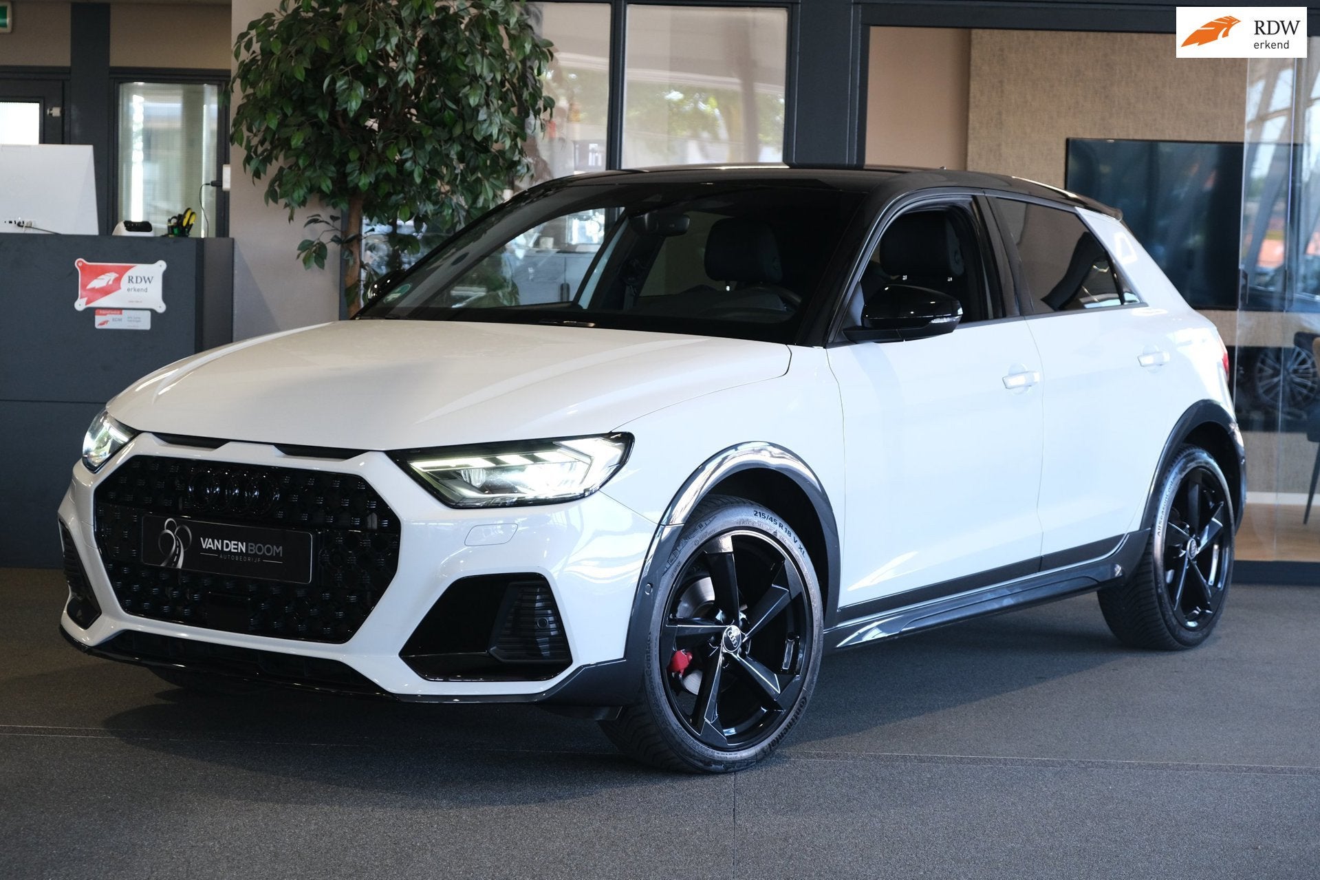 Audi A1 citycarver 35 TFSI S-Line S-tronic 150PK Led Cam Acc, Auto's, Audi, Zwart, 4 cilinders, 150 pk, Wit