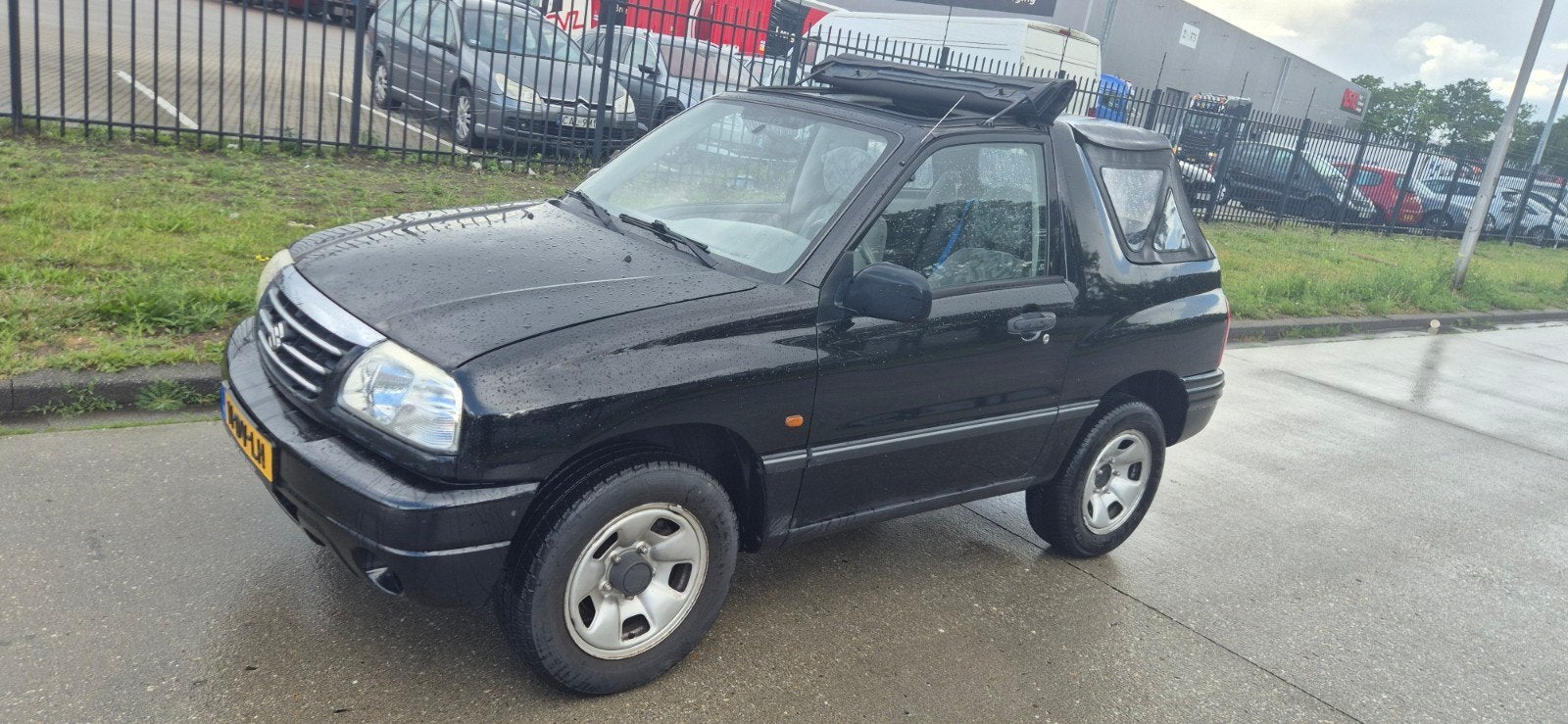 Suzuki Grand Vitara 2.0 Cabrio 2000 Zwart, Stof, 1995 cc, 4 cilinders, Zwart