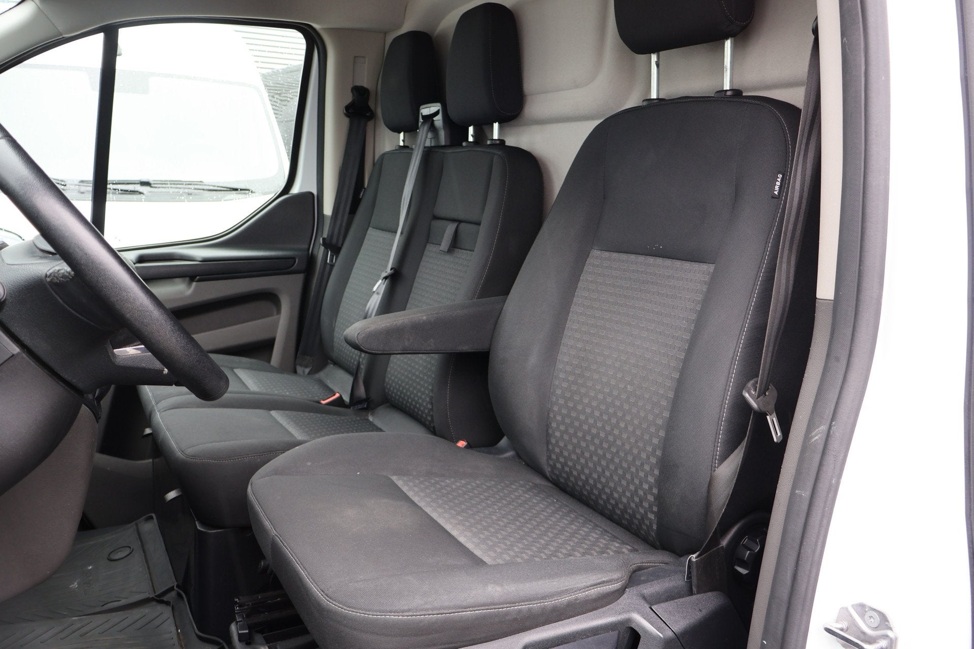 Ford Transit Custom 2.0 TDCI L1 H1 Trend Imperiaal Trekhaak, Voorwielaandrijving, Stof, 4 cilinders, Wit