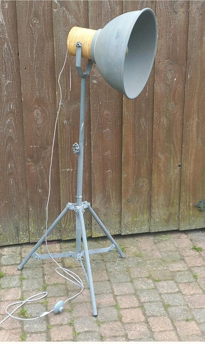 Vintage industriële vloerlamp op statief, Gebruikt, 150 tot 200 cm, Industrieel, Vintage, Retro, Hout
