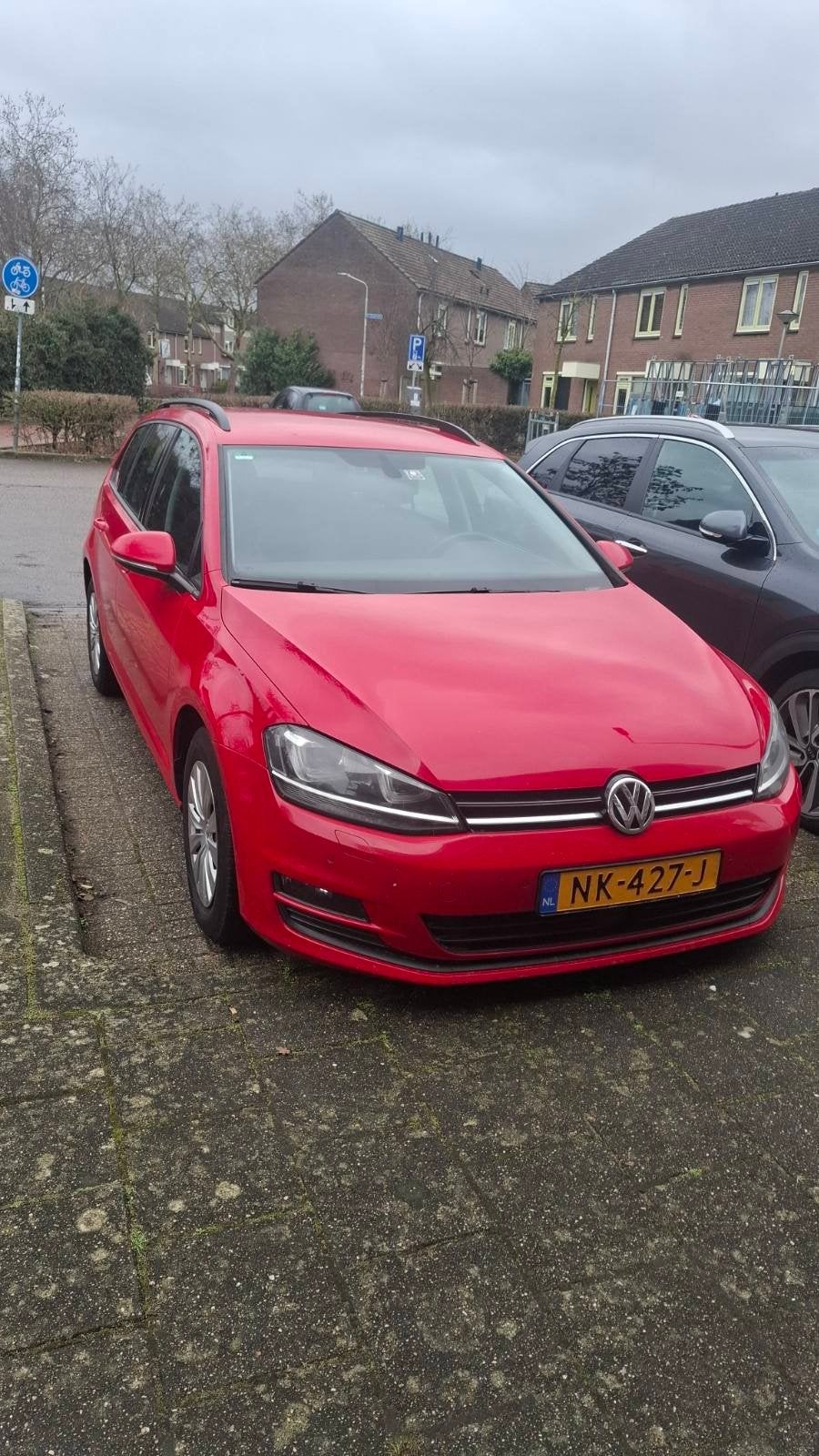 Volkswagen Golf 1.6 TDI 77KW Variant DSG 2014 Rood, Auto's, Euro 5, Stof, 4 cilinders, 700 kg