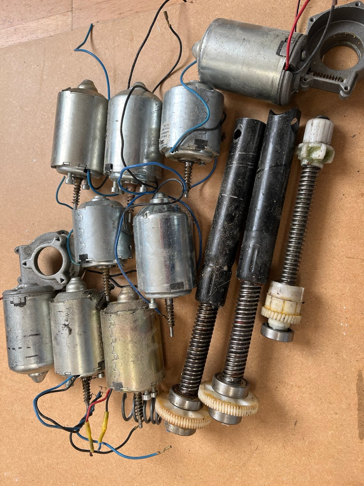 9 stuks elektromotor uit actuator in 1 koop uit actuators, Ophalen of Verzenden