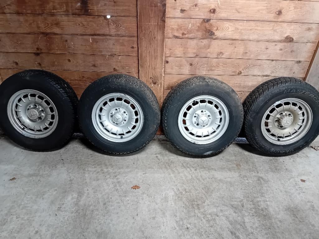 Kroonkurk /Barok  type met winterbanden van Klassieker W126, Ophalen, Gebruikt, Mercedes-Benz