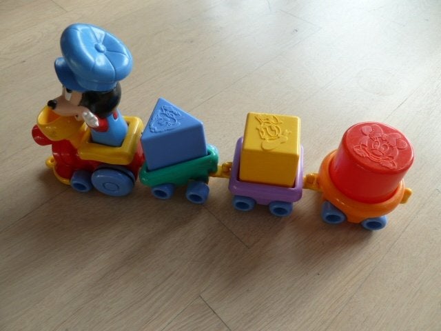 Disney Treintje Mickey Mouse met vormpjes, Verzenden, Zo goed als nieuw