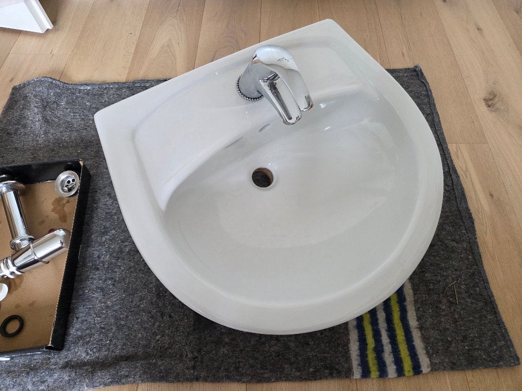 Villeroy & Boch wasbak met Grohe kraan, Ophalen, Gebruikt, 50 tot 100 cm, Minder dan 100 cm