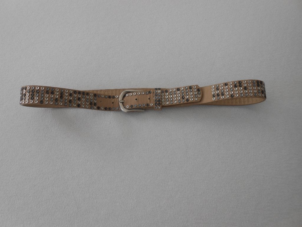 Beige riem met studs beige mt 95, Kleding | Dames, Riemen en Ceinturen, Overige kleuren, 3 tot 5 cm, 90 tot 100 cm, Tailleriem