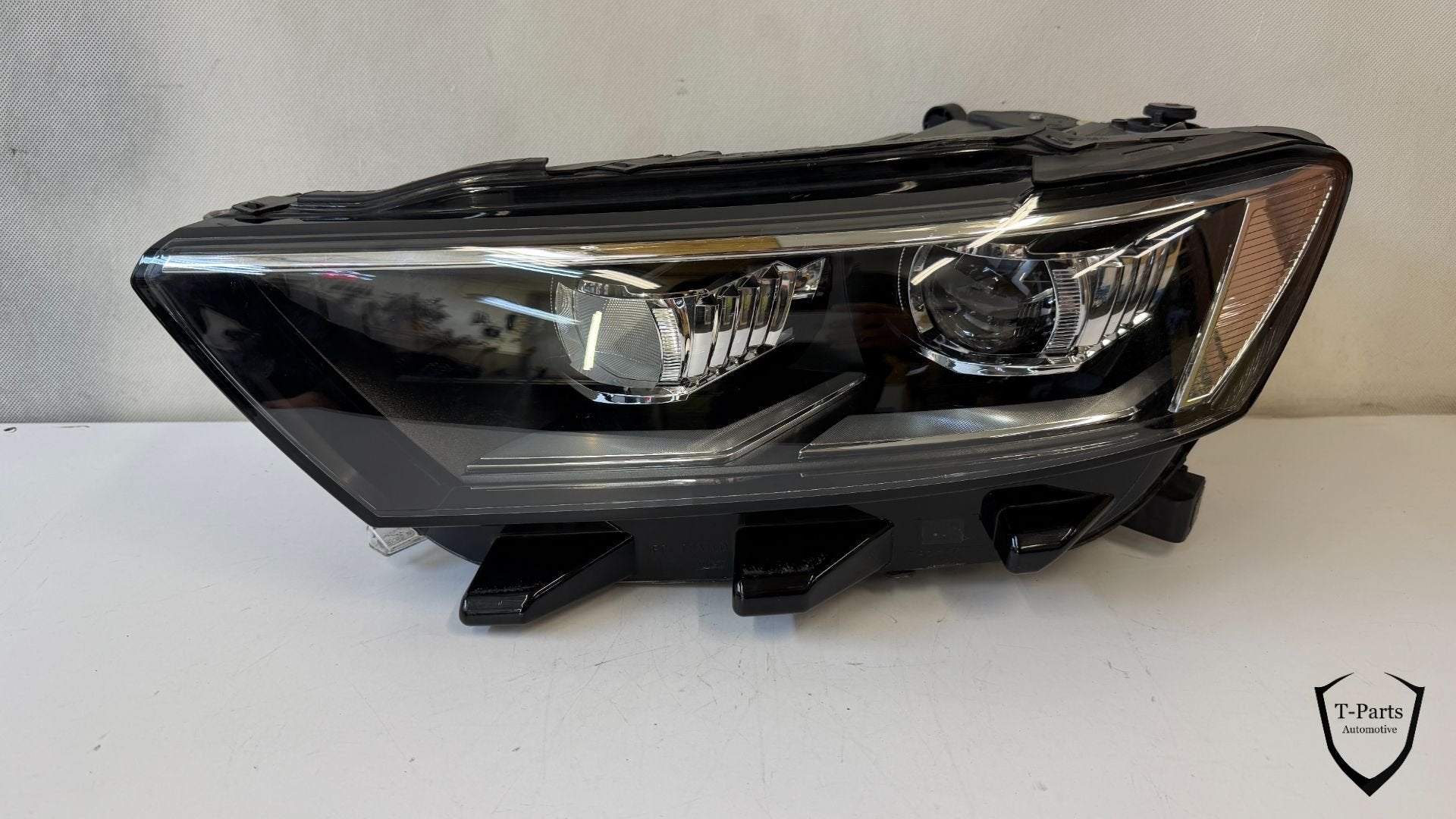 vw volkswagen T-roc links koplamp lamp 2GA941035P, Gebruikt, Volkswagen, Volkswagen AG, Berliner Ring 2
38440  Wolfsburg, DE