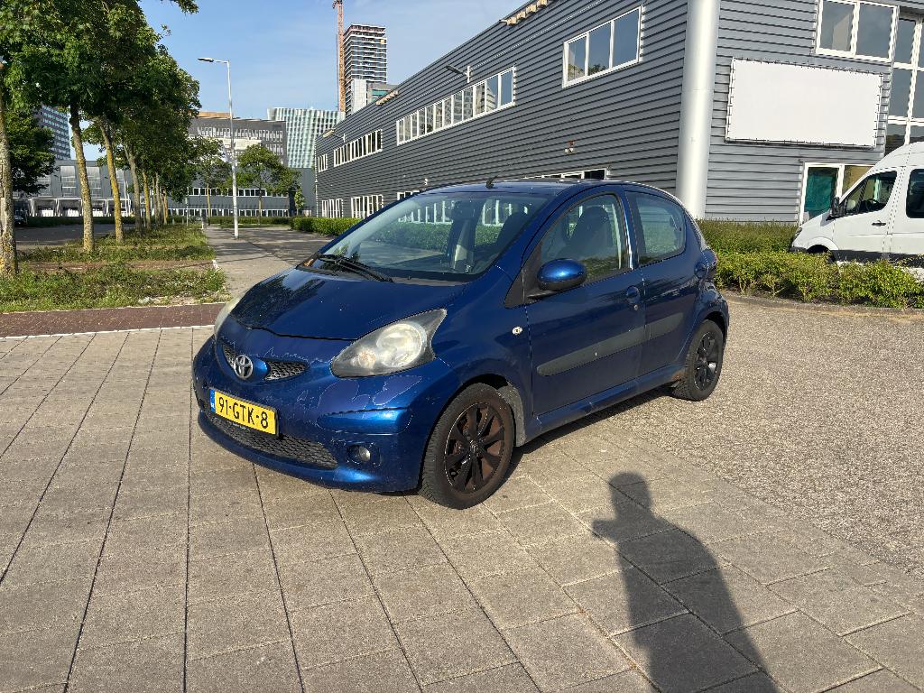 Toyota Aygo 1.0 12V Vvt-i 5DRS 2008 Blauw, Voorwielaandrijving, 68 pk, Origineel Nederlands, Handgeschakeld