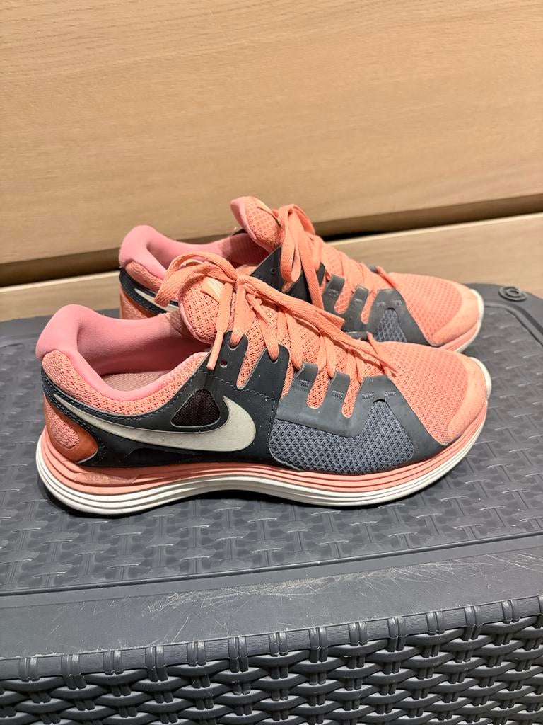 Nike hardloopschoenen roze/oranje/grijs maat 40, Kleding | Dames, Schoenen, Ophalen of Verzenden, Zo goed als nieuw, Roze, Sneakers of Gympen