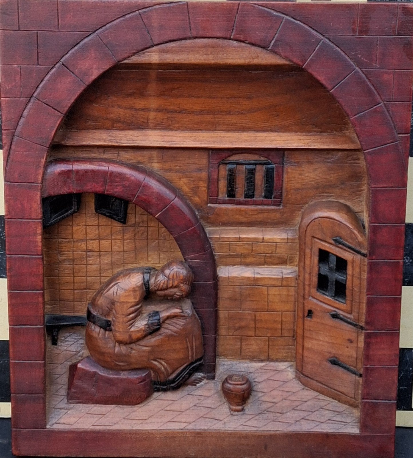 Houtsnijwerk. Onzedige dame te biecht. Ca '30/'50. 39/46 cm., Ophalen, Houtsnijwerk, Handgemaakt, 20 - 50 cm