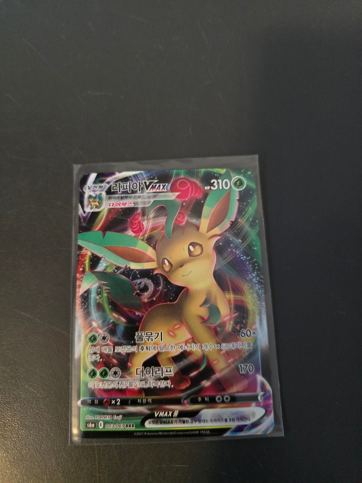 Leafeon VMAX Pokémon Kaart (Koreaans), Ophalen of Verzenden, Zo goed als nieuw, Losse kaart