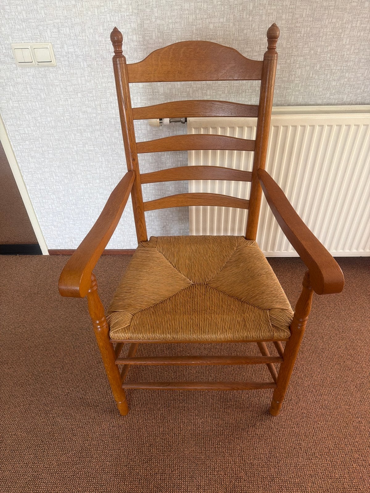 Houten stoel met rieten zitting en armleuningen, Ophalen, Gebruikt, Bruin, Eén