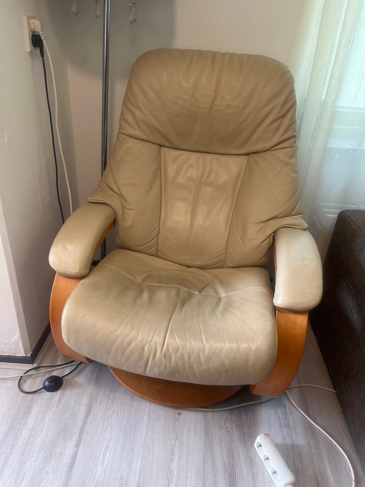 Comfortabele leren relaxfauteuil - Beige, Huis en Inrichting, Fauteuils, Ophalen, Gebruikt, Leer, 75 tot 100 cm