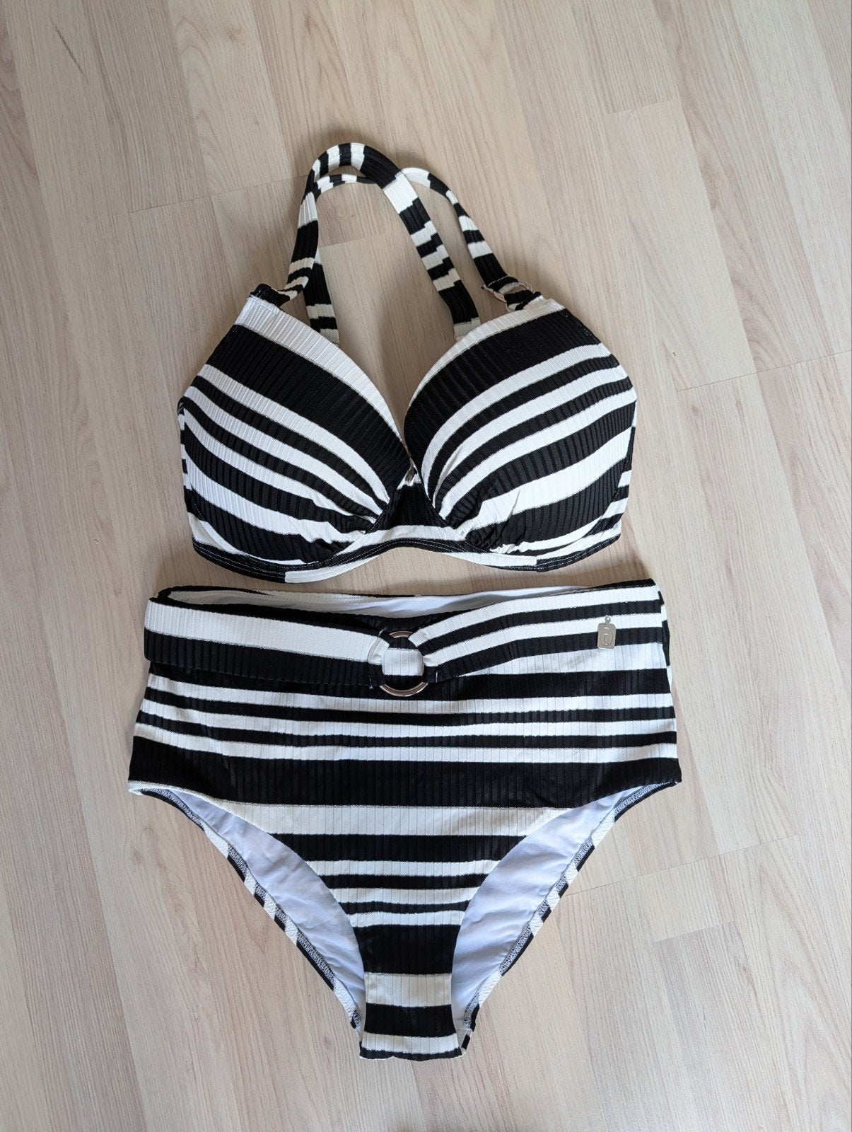 Nieuwe Annadiva 3-delige bikini set met short. 70 G, 40, Meerkleurig, Nieuw, Ophalen of Verzenden, Annadiva