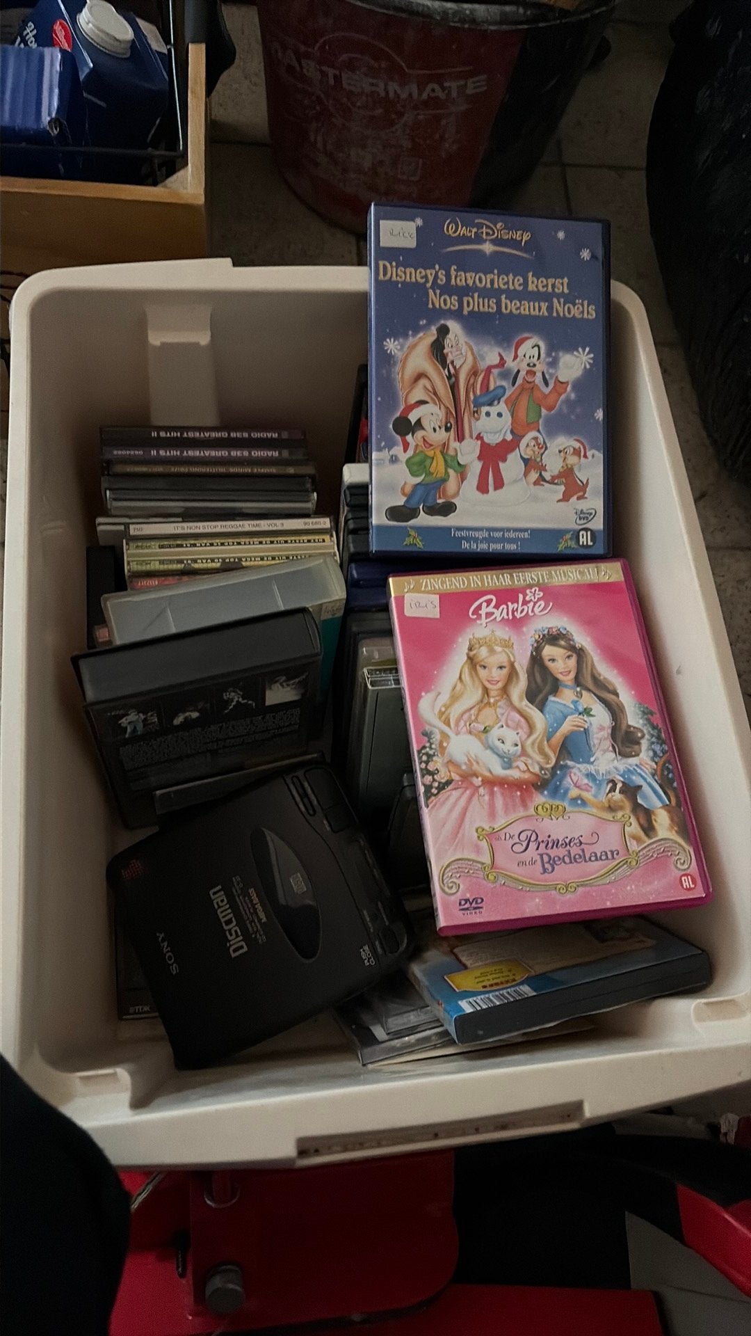 Discman en dvd van alles doos, Ophalen