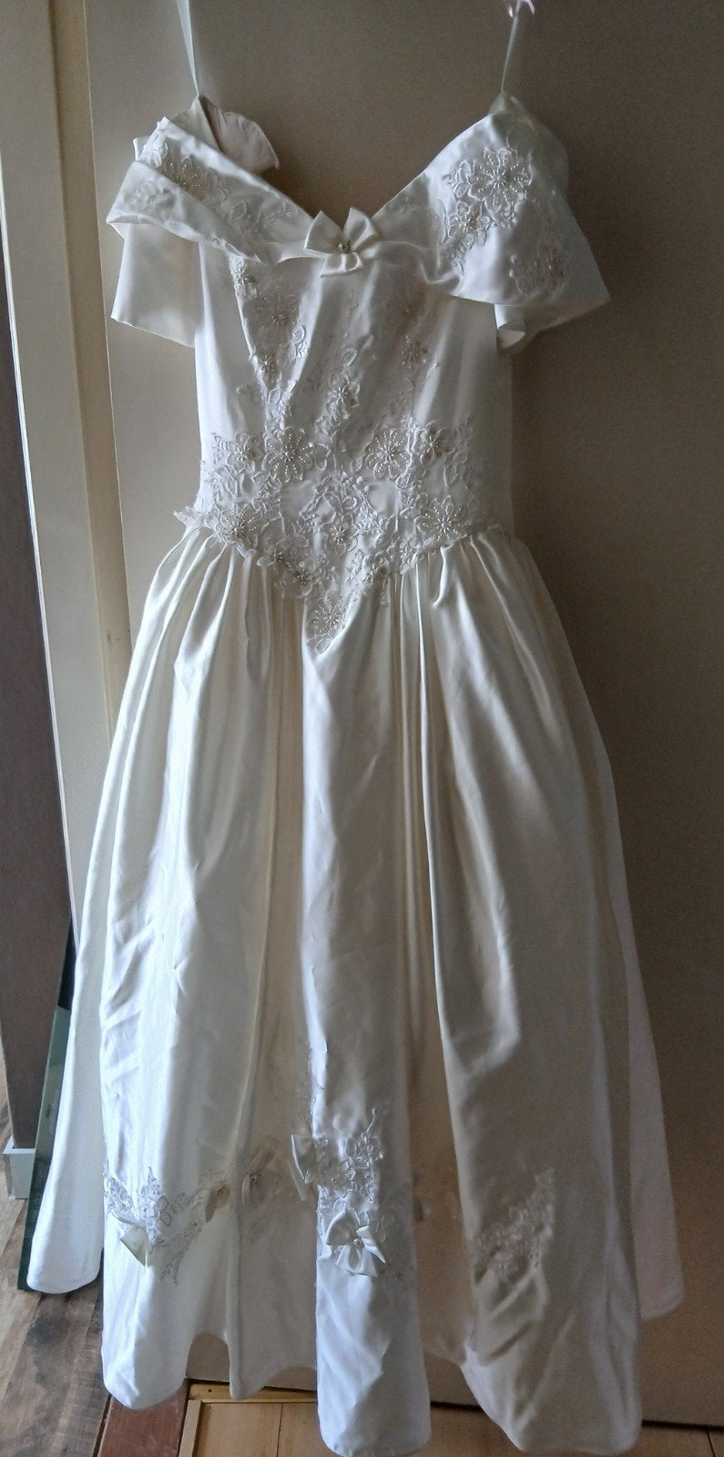 Elegante Trouwjurk met Off-Shoulder en Kantdetails, Trouwjurk, Wit, Ophalen of Verzenden, Onbekend