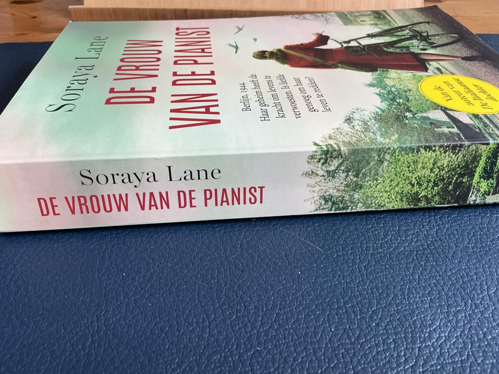 De Vrouw van de Pianist - Soraya Lane (Zo goed als nieuw), Ophalen of Verzenden, Gelezen