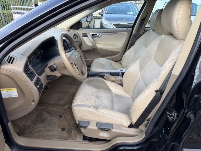 Volvo V70 2.4 AUTOMAAT APK T/M 25-4-2027, Auto's, Beige, Automatische klimaatregeling, Leder en Stof, Zwart