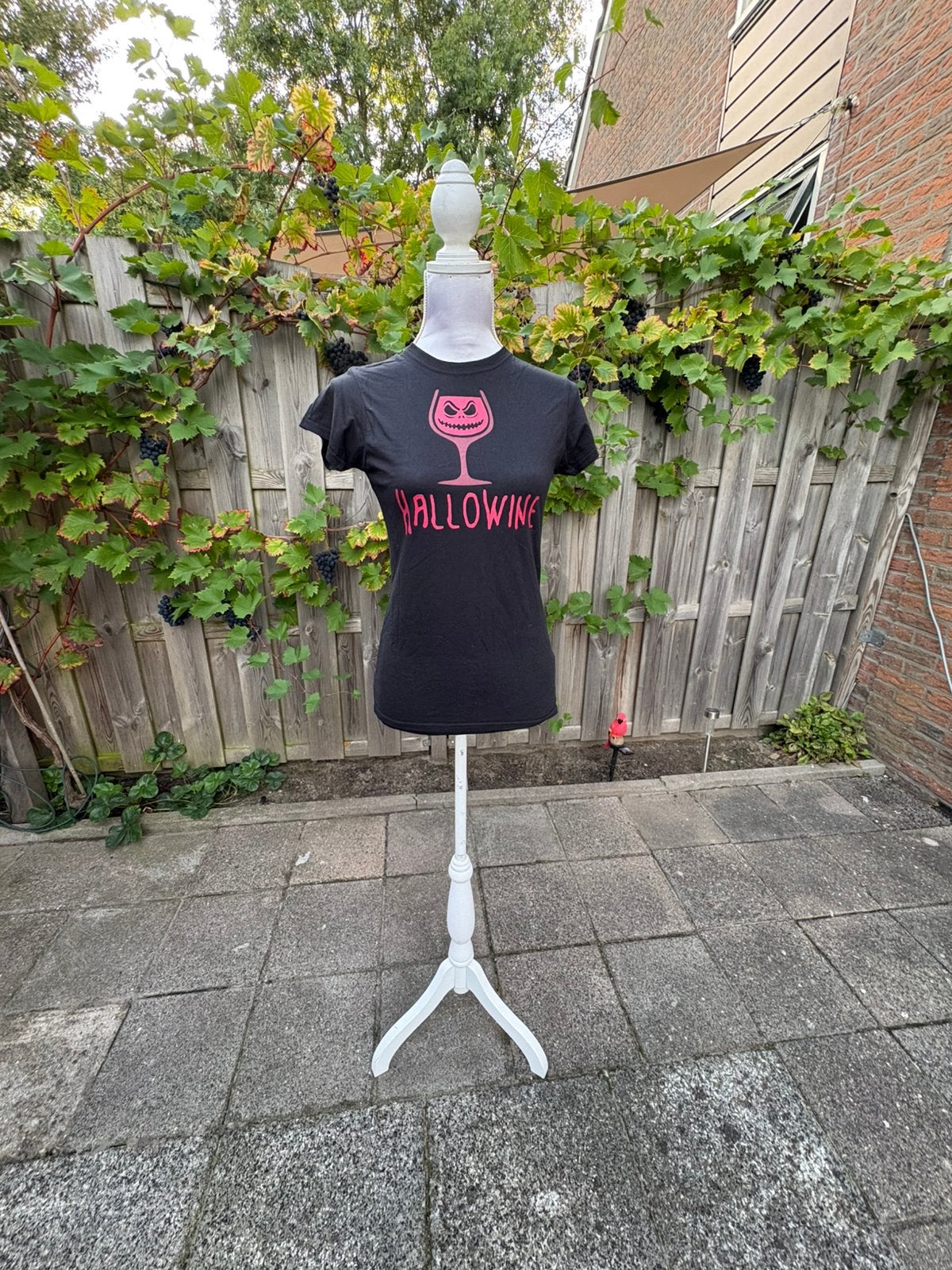 ‘Hallowine' Halloween T-shirt zwart – Gildan, Maat 38/40 (M), Zwart, Ophalen of Verzenden, Zo goed als nieuw