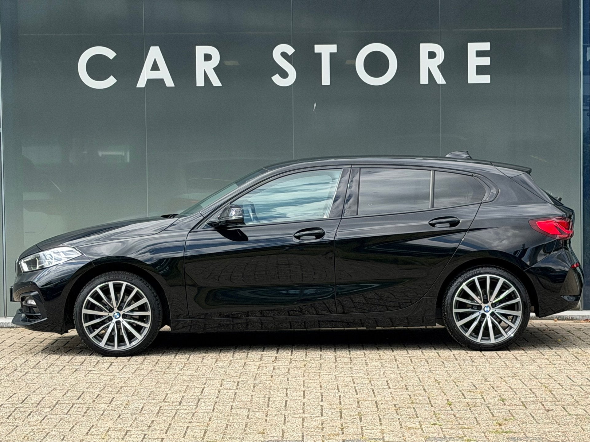 BMW 1-serie 116i Sport line Business Edition |NAV|PDC| Stoel, Auto's, Gebruikt, Leder en Stof, Zwart, Origineel Nederlands