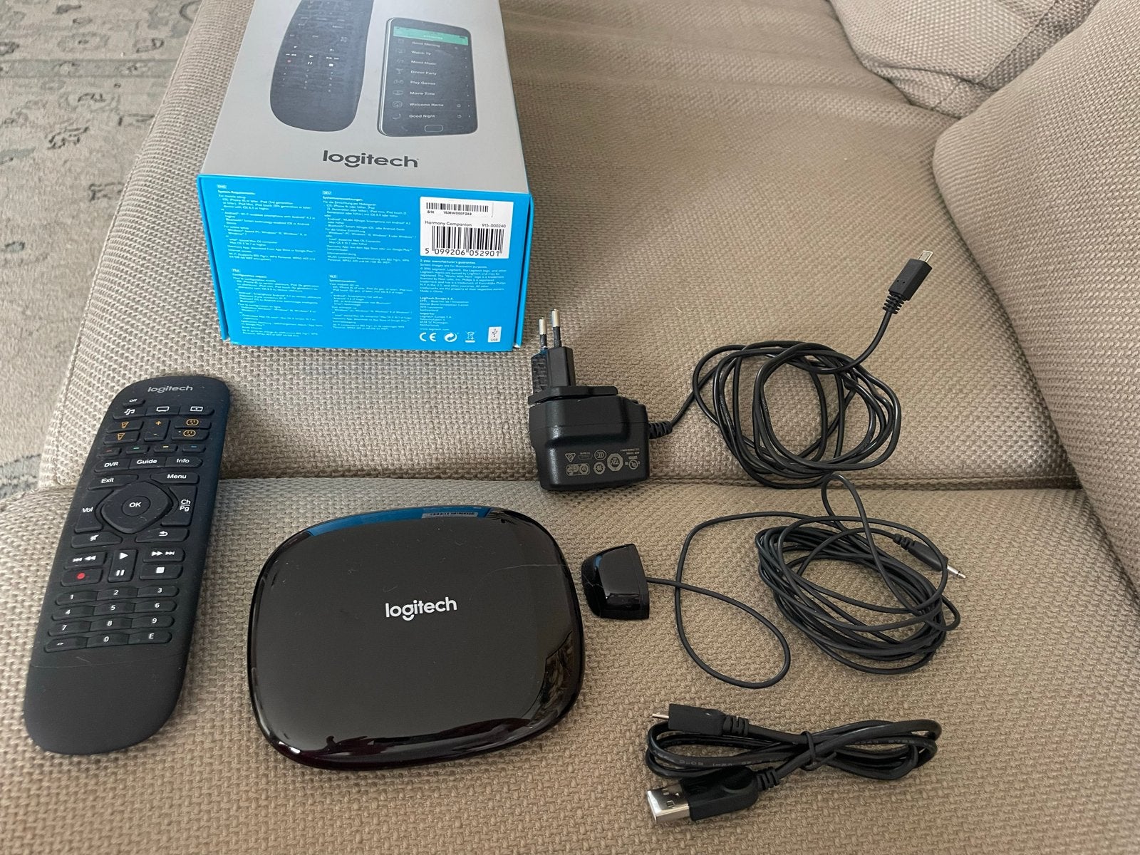Logitech Harmony Companion universele afstandsbediening, Audio, Tv en Foto, Afstandsbedieningen, Ophalen of Verzenden, Zo goed als nieuw
