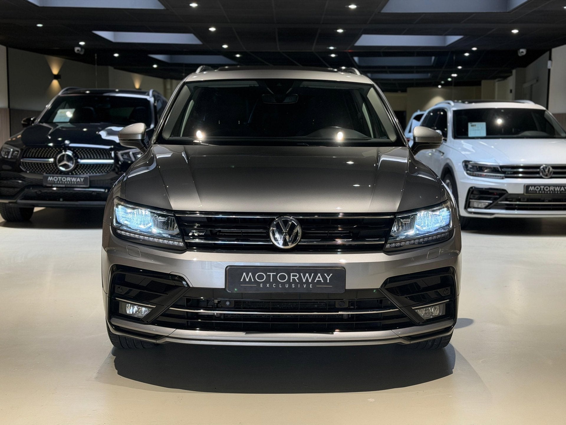 Volkswagen TIGUAN 2.0 TSI 4Motion R-Line 190pk|Keyless|Pano|, Auto's, Automaat, Stof, Gebruikt, Euro 6