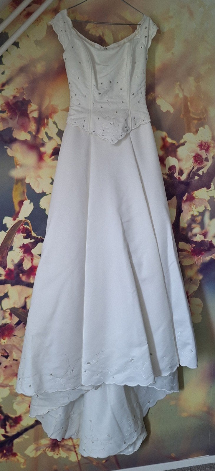 Trouwjurk met boothals en handwerk - Maat 38, Kleding | Dames, Trouwkleding en Trouwaccessoires, Ophalen of Verzenden, Zo goed als nieuw