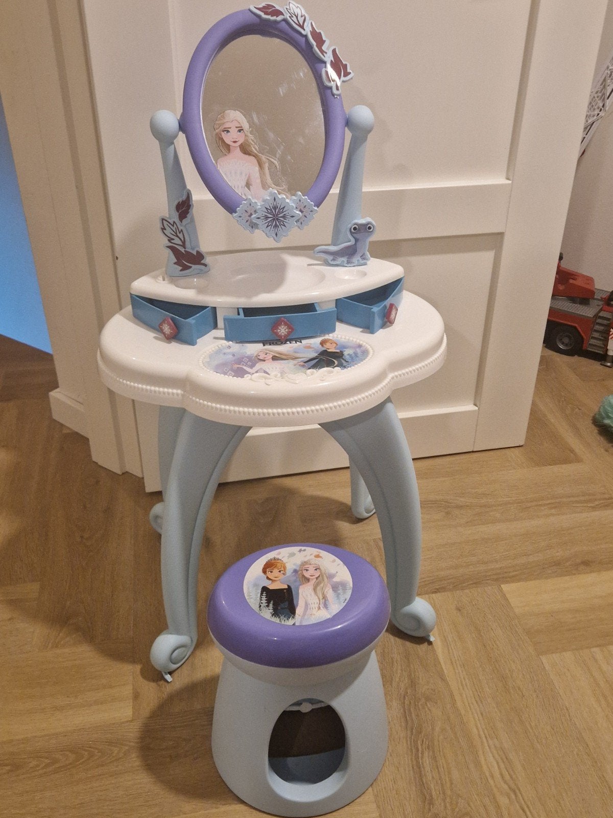 frozen kaptafel met krukje, Ophalen, Zo goed als nieuw